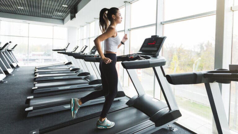 Cómo aplicar el método 12-5-30 en cinta para quemar grasa sin rutinas complicadas