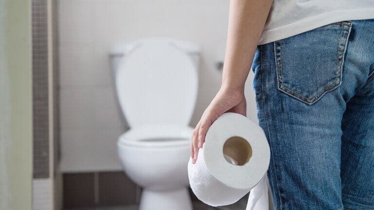 Qué le pasa a tu cuerpo si no defecas a diario y cuándo preocuparte