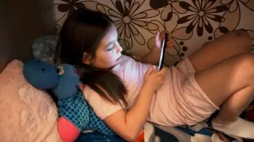 Qué es el vamping digital y por qué afecta el sueño de los jóvenes