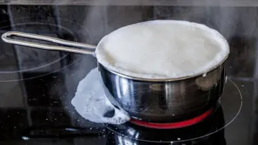 Cómo evitar que la olla se derrame al hervir y ahorrarte la limpieza