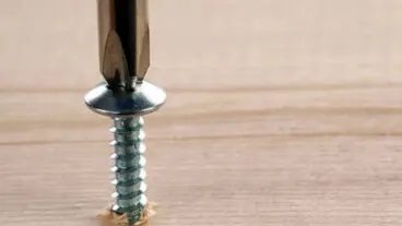 El método exacto para aflojar un tornillo que no sale, sea cual sea el problema