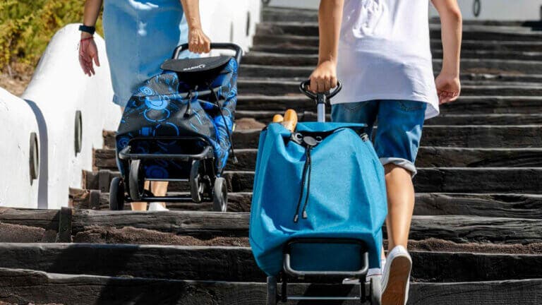 6 trucos infalibles para subir la compra por las escaleras con menos esfuerzo