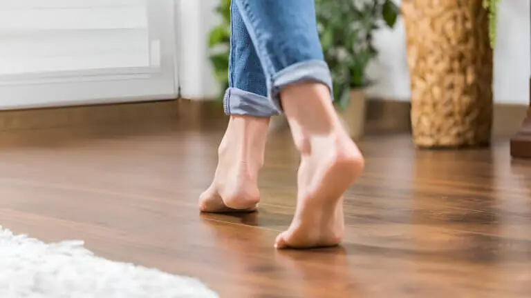 Cómo evitar que los suelos de madera crujan sin hacer obras ni gastar de más
