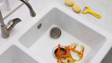 8 cosas que nunca deberías tirar en tu triturador de basura (aunque parezcan inofensivas)