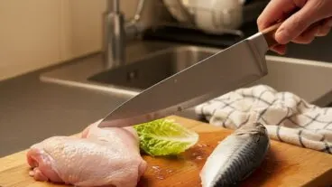 Estas bacterias con resistencia a antibióticos pueden estar en tus alimentos: te decimos cómo protegerte