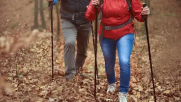 Bastones de trekking: cuándo ayudan de verdad y cuándo te perjudican