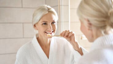 Cómo tener buen aliento todo el día: la guía práctica definitiva