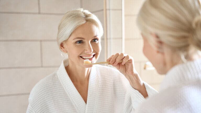 Cómo tener buen aliento todo el día: la guía práctica definitiva