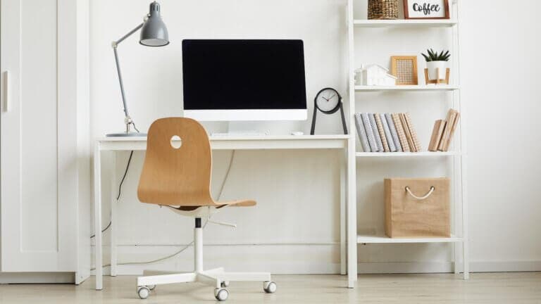 7 objetos que los expertos del orden eliminan en su espacio de trabajo o estudio