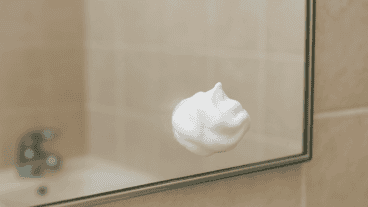 Espuma de afeitar: el truco casero con para evitar que el espejo del baño se empañe
