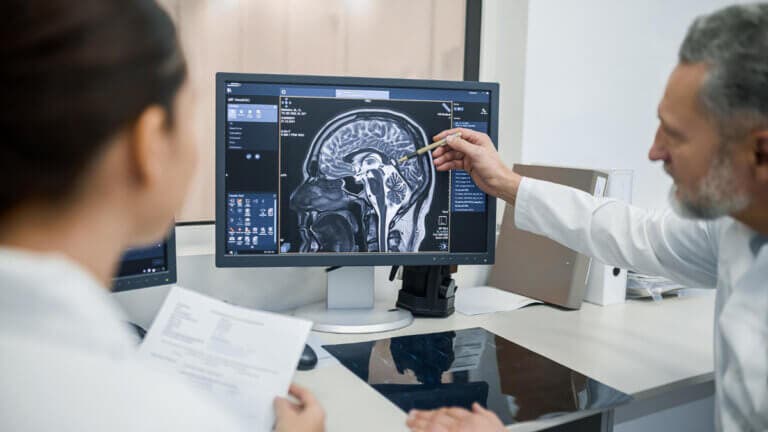 El patrón de habla que revela deterioro cognitivo temprano, según un nuevo estudio