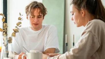 ¿Por qué hay personas que no miran a los ojos?