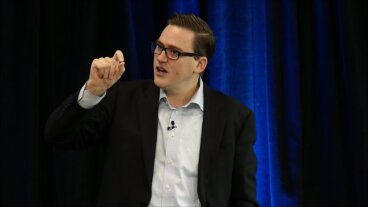 Greg McKeown, experto en liderazgo: “la felicidad no se encuentra por azar; se diseña”