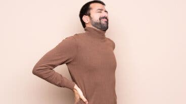 Ya tengo dolor de espalda a los 30: causas comunes y qué hacer