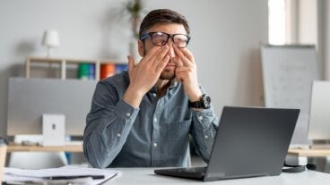 La regla 20-20-20 contra la fatiga visual: cómo aplicarla según los expertos