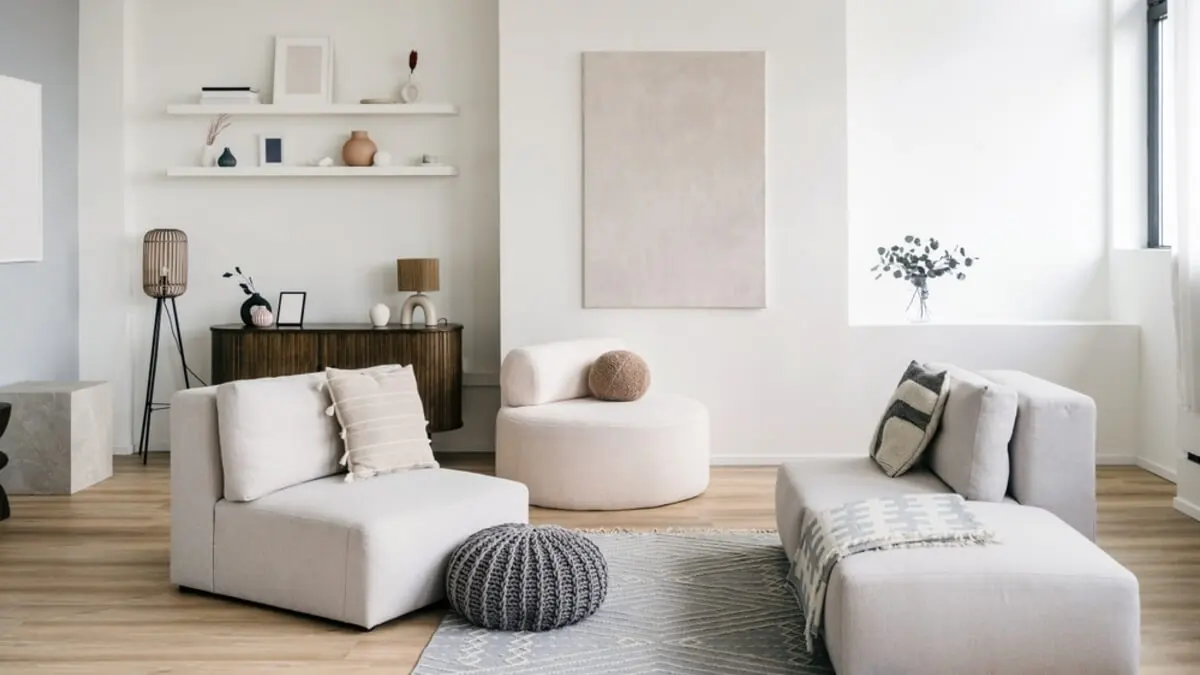 Living con muebles minimalistas