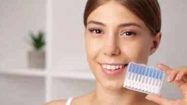 Aprende cómo usar un cepillo interdental y los beneficios para tu boca