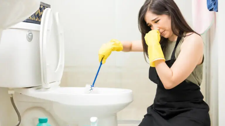 Así puedes quitar el olor a orina del baño con una mezcla que dura semanas
