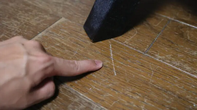 ¿Rayones en el suelo por las sillas? Evitarlos es así de sencillo