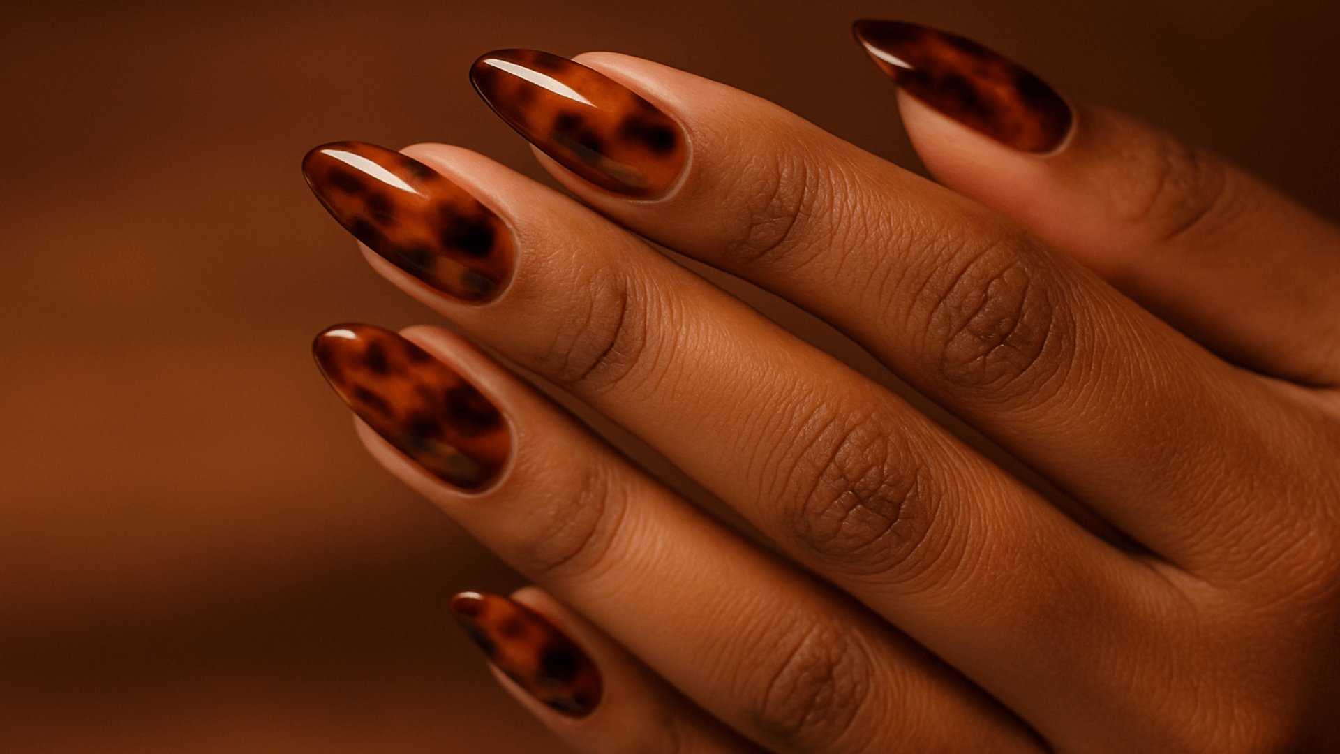 Uñas estilo carey.