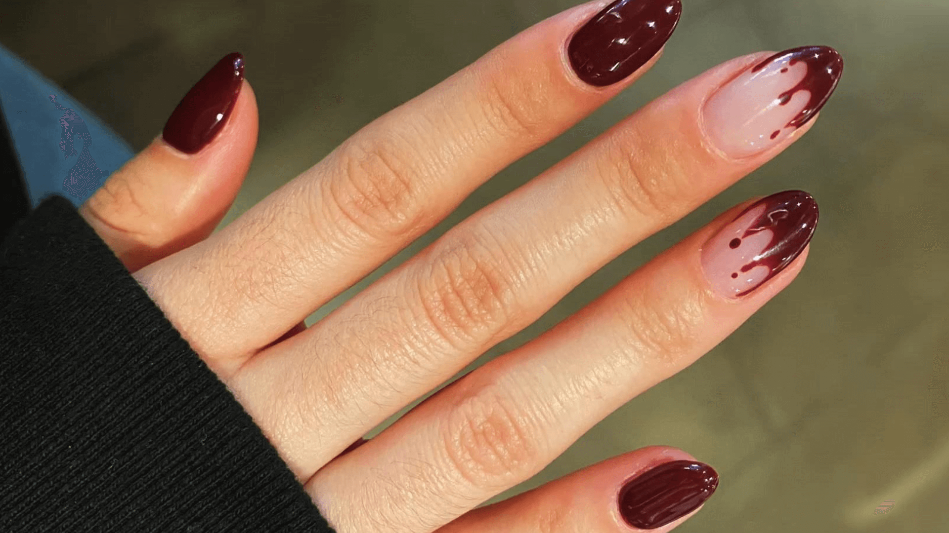 Manicura con efecto sangriento.