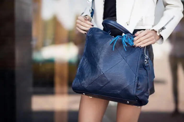 El truco de la crema desmaquillante para bolsos de cuero: cuándo funciona y cuándo no