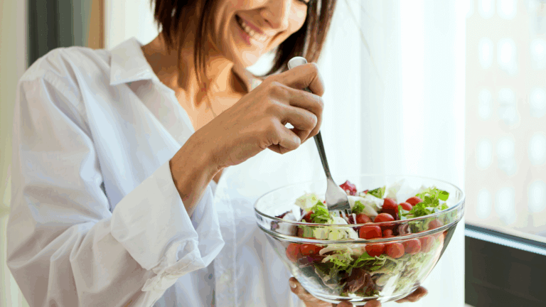 Comienza por la ensalada: el truco simple para evitar subidones de glucosa