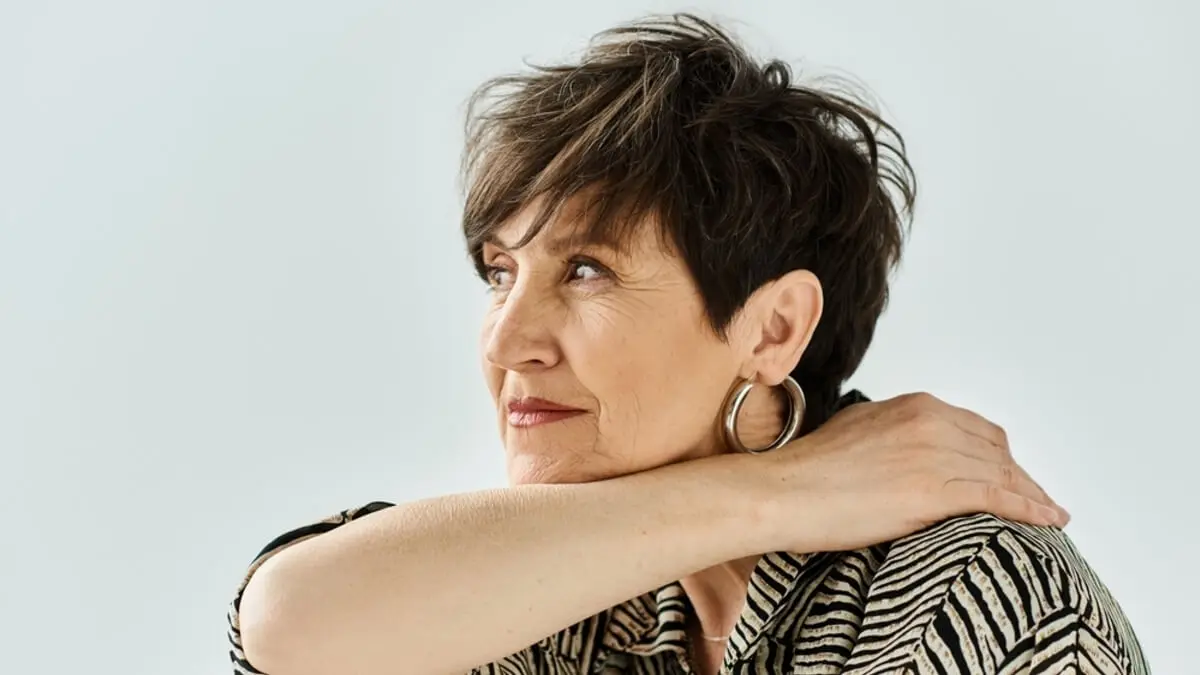 Corte pixie para más volumen.