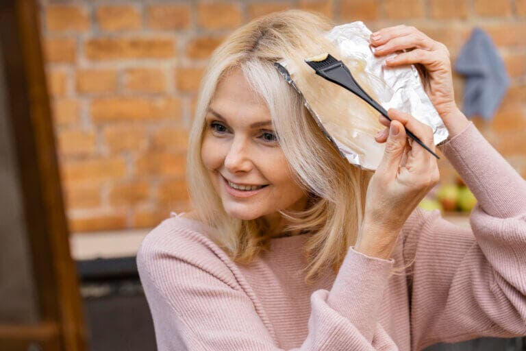 ¿Quieres disimular las canas? 6 tintes naturales que debes probar