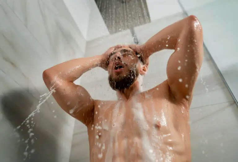 ¿Qué ocurre en tu cuerpo cuando te duchas con agua fría por las mañanas?