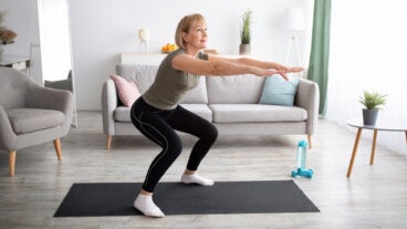 8 ejercicios para fortalecer tus piernas en casa con tu propio peso