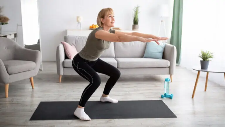 8 ejercicios para fortalecer tus piernas en casa con tu propio peso