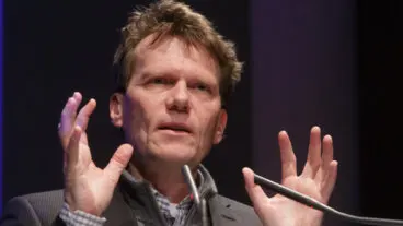 Hartmut Rosa, filósofo, "Vivimos tan acelerados que perdemos el contacto con la vida"