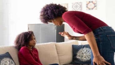 6 errores de los padres que bajan el autoestima a sus hijos (por accidente)