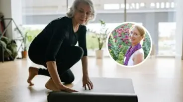 ¿Yoga después de los 45? Terapeuta experta enseña cómo adaptarlo a tu vida