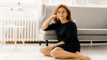 ¿Por qué deberías sentarte en el suelo más de seguido? Así funciona el "Onikawa"