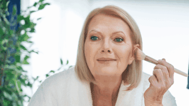 Usar polvo traslúcido es un error después de los 50: ¿verdad o mito?