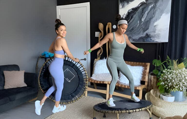 Cómo hacer rebounding: el ejercicio de cardio que usa Eva Longoria en su rutina