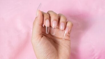 ¿Usas uñas acrílicas? Mira 7 motivos para darte un descanso de ellas (es por tu bien)