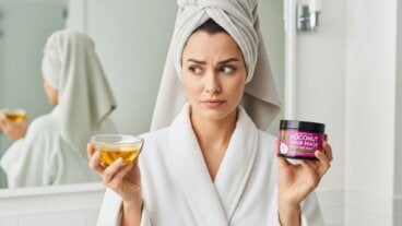 Mascarillas capilares caseras vs. comerciales: ¿cuándo aplicar cada una para un cabello radiante?