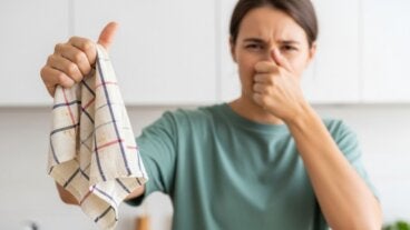 5 trucos para que tus trapos de la cocina no huelan a rancio