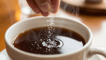 ¿Sal en el café? El truco real para bajar el amargor sin necesidad de azúcar