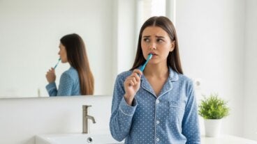 ¿Antes o después del desayuno? La hora correcta de cepillar tus dientes