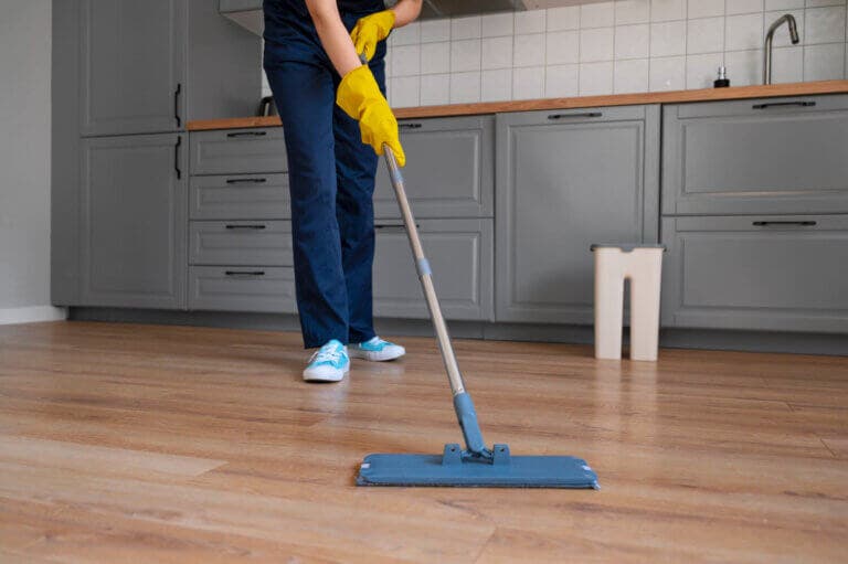 Cómo limpiar pisos de parquet: 6 errores que no debes cometer
