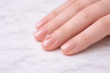 ¿Se te levanta el esmalte? Prueba la manicura en seco para que te dure más