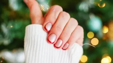 10 estilos de manicura francesa para Navidad que arrasan en 2025