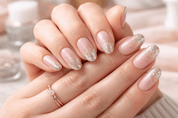 Manicura Glitter Fade: el estilo más favorable para disimular una uña rota o manchada