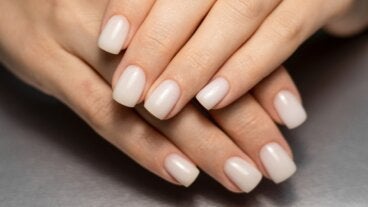 6 estilos de manicura minimalista aptas para todas las edades y de bajo mantenimiento