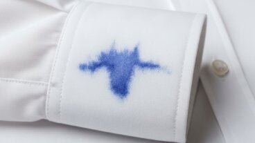 ¿Manchas de bolígrafo en tu ropa? Así puedes eliminarlas sin temor de arruinar tus prendas
