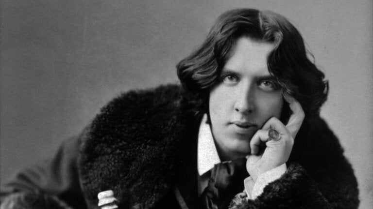 Oscar Wilde, escritor irlandés, "La experiencia es simplemente el nombre que damos a nuestros errores"